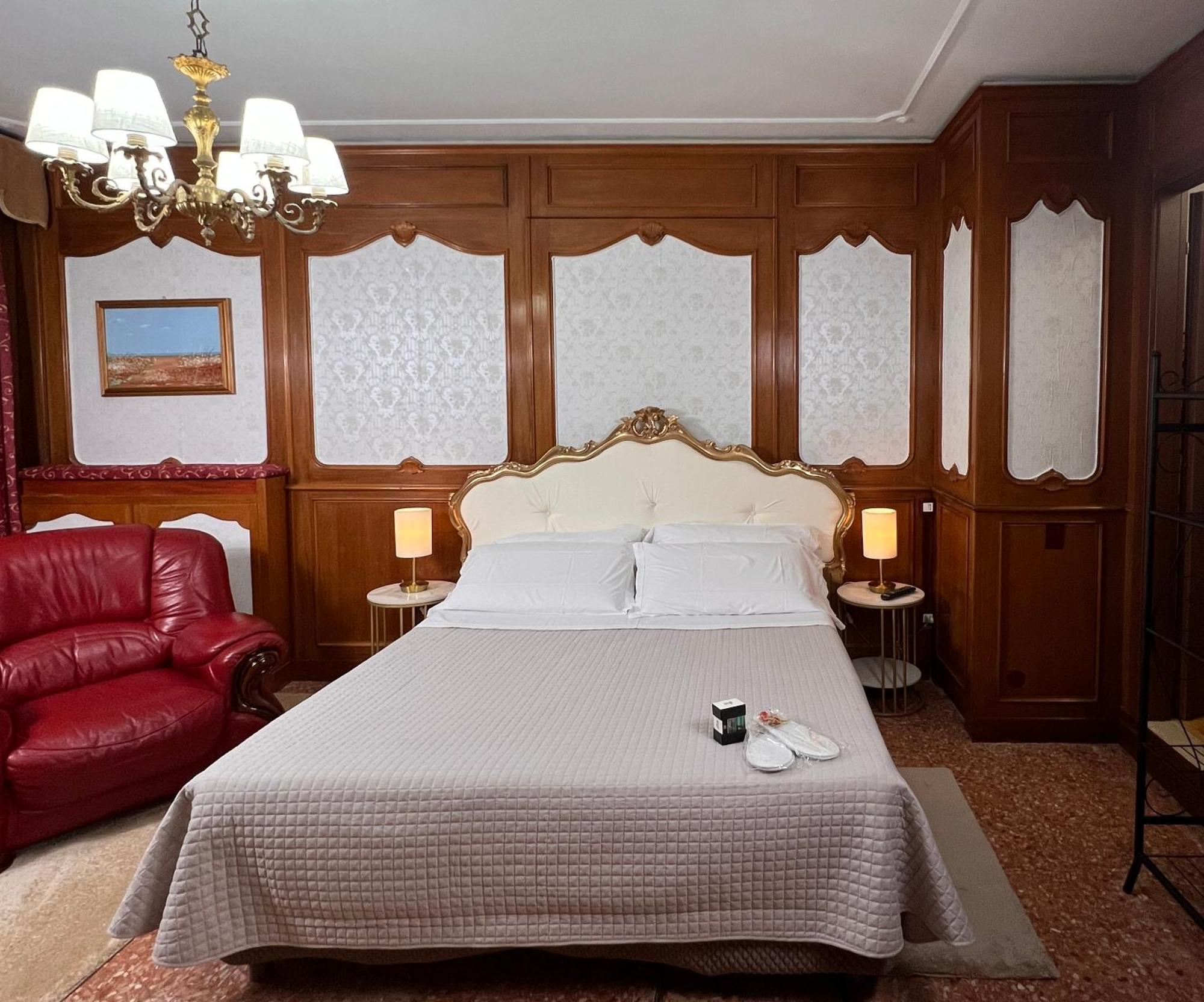 Venezia Canal View Room photo