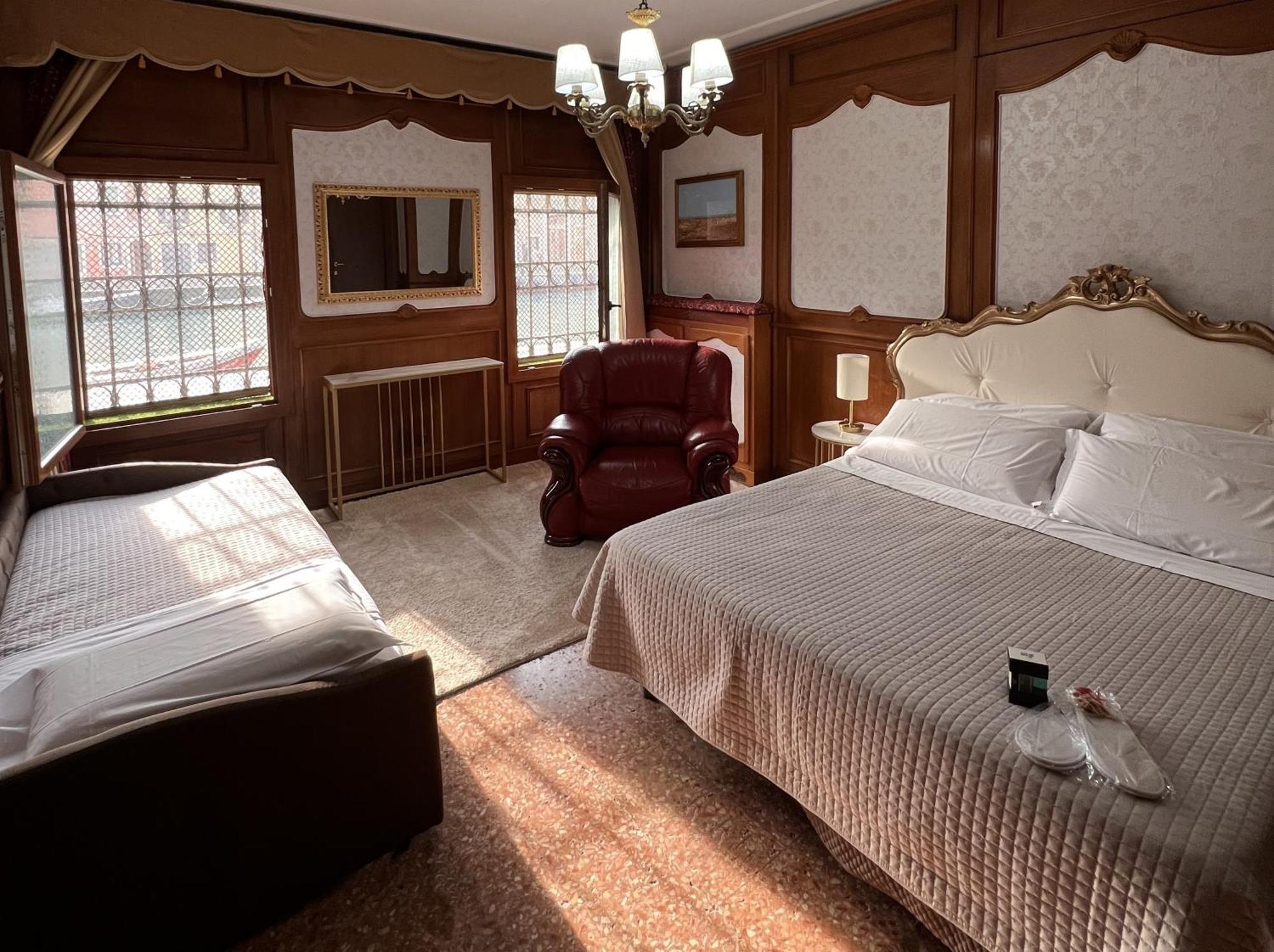 Venezia Canal View Room photo