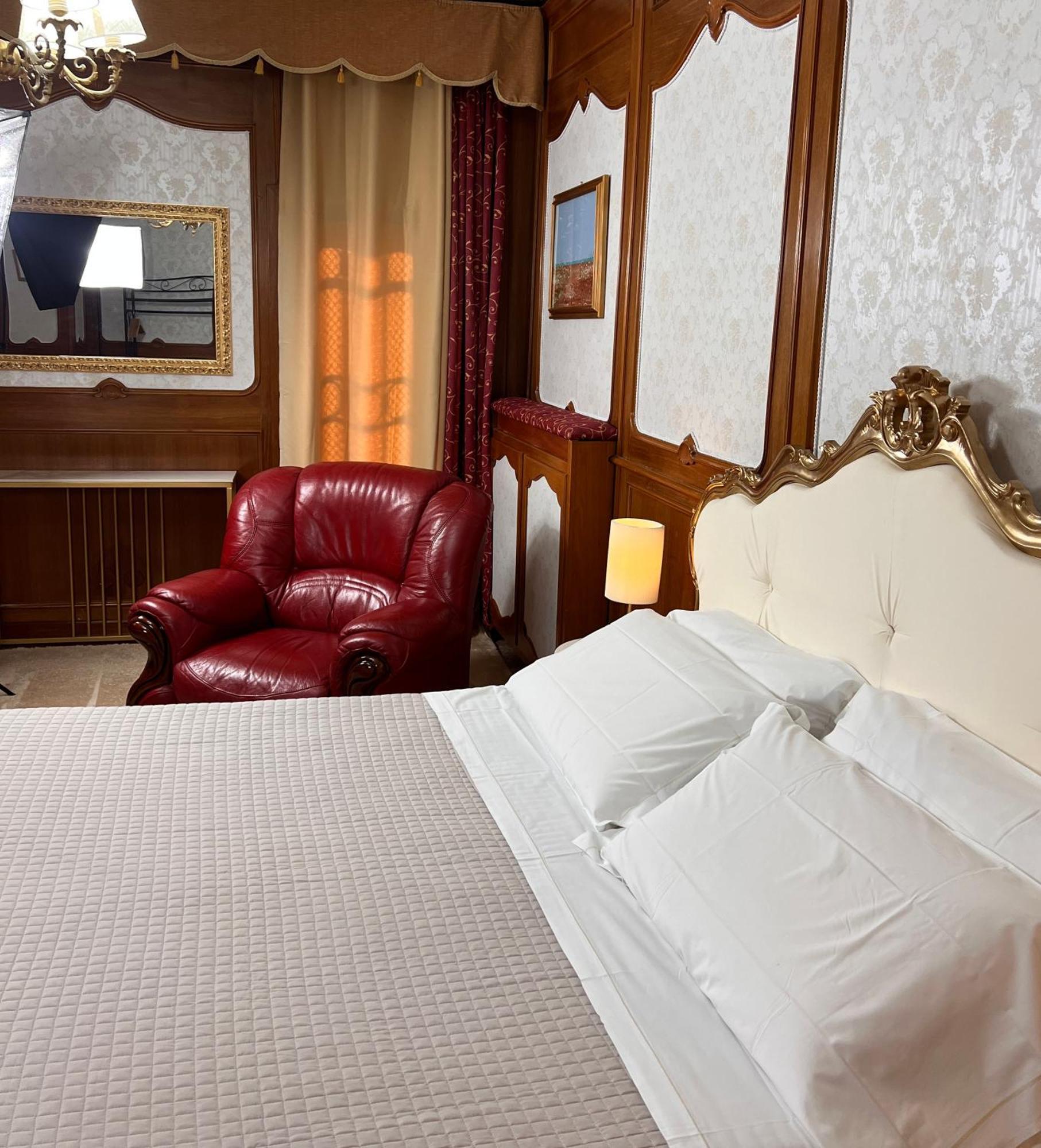 Venezia Canal View Room photo